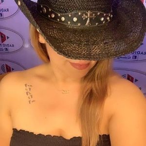 Meet your Posher, Ezzie